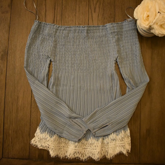 Willow & Clay Off The Shoulder Lace - Picture 2 of 7